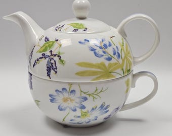 Vintage Neisha av Laura Ashley tekanna och kopp tillverkad i England fint benporslin