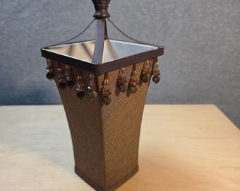 Paralume vintage a pagoda con perline, copertura in arazzo dorato da 11 pollici con struttura a pomello integrata.