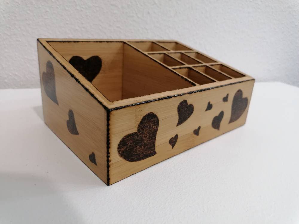 Organiseur en Bois Rangement Trieur Bureau ou Maquillage Pinceaux Thème Coeur Penché Alsace Savoie
