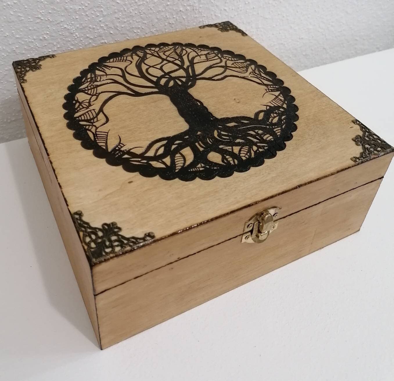 Boîte de Rangement en Bois Gravée Façon Sculptée d'un Arbre Vie Celtique Cercle et Bronze Pierres Cr