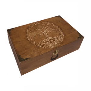 Boite gravée d'un arbre de vie celtique noueux couronné de noeuds celtes type boite de rangement flacons huiles essentielles, hydrolat, thé