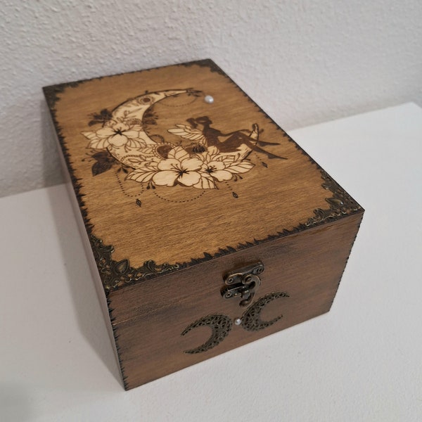 Box engraved with a high moon fairy ideal for storing essential oils for bottles up to 30 ml, tea bags, recipe cards, stone