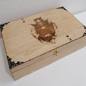 Rey de Espadas Caja de cartas grabada Rey David para póquer, belote, tarot, blackjack, etc.