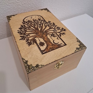 Caixa gravada com uma árvore da vida celta, caixa alta para armazenamento de frascos de óleos essenciais, chá, fotos, cartões de receitas, caixa de souvenirs