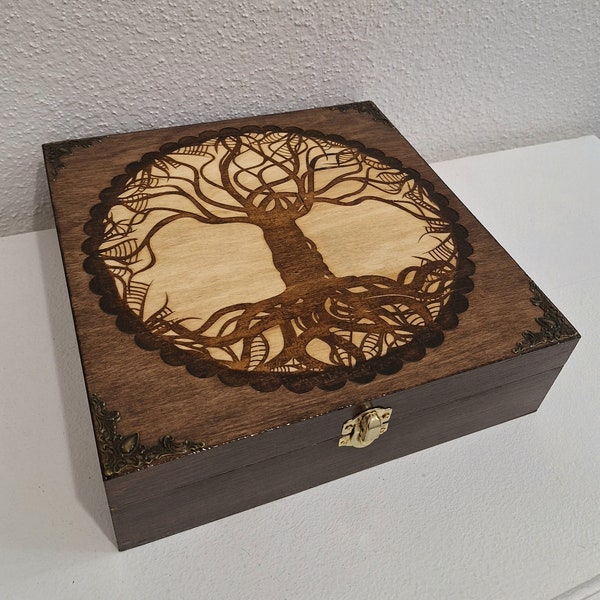 Grande boîte en bois gravée façon sculptée d'un Arbre de vie celtique cerclé et bronze coffret à pierres cristaux bijoux huiles essentielles