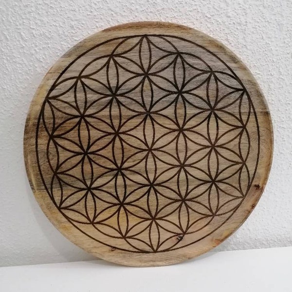 Plateau gravé d'une Fleur de vie en bois  de manguier 34 cm de diamètre grille de cristaux et pierres soin énergétique lithothérapie reiki