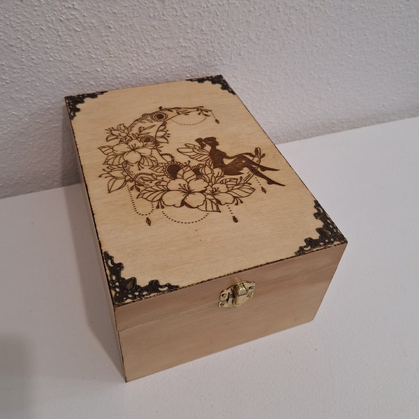 Box engraved with a high moon fairy ideal for storing essential oils for bottles up to 30 ml, tea bags, recipe cards, stone