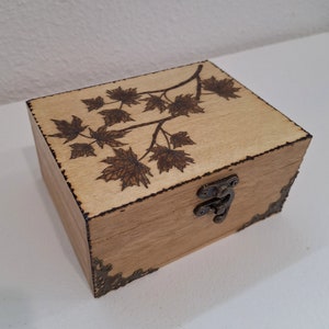 Schachtel mit Ahornblättern graviert, Herbstblattdekoration, Teeschachteltyp, Schmuck, Aufbewahrung von Steinen und Kristallen, ätherisches Öl
