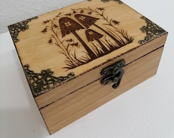 Box wooden box engraved with houses mushrooms Mushroom decoration fairy elf elf fairy spirit magical storage tea jewelry herbarium