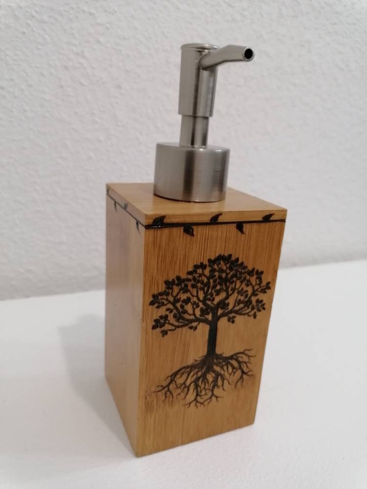 Distributeur de Savon Liquide en Bois Bambou Gravé à La Main Arbre Vie Celtique Hygiène Des Mains Dé