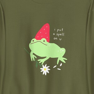 I Put a Spell On U - Kawaii Strawberry Frog Wizard with Daisy Flower Wand Funny Unisex Sweatshirt