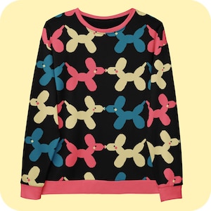 Könnte beinhalten: Schwarzer Pullover mit einem sich wiederholenden Muster aus bunten Ballon-Tierhunden. Die Hunde sind in Pink, Blau und Beige.