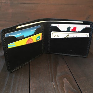 Schmales Leder Portemonnaie, personalisiertes Bi-Fold Portemonnaie, handgemachtes Portemonnaie für Männer, Herren Geburtstagsgeschenk, Monogramm Herren Portemonnaie, Trauzeugen Geschenk.