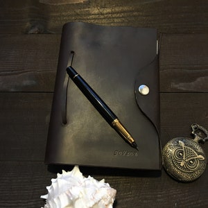 Diario de cuero personalizado A6 4.2*6.3 conveniente para viajar, cuaderno hecho de cuero genuino, hecho a mano, gran regalo, diario personalizado.