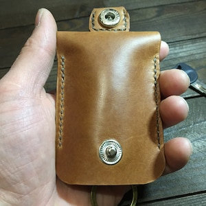 Handmade Leather Key Holder with Pull Strap: Personalized Key Pouch