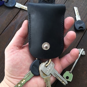 Leather key holder with pull strap, keychain, key pouch, handmade key case