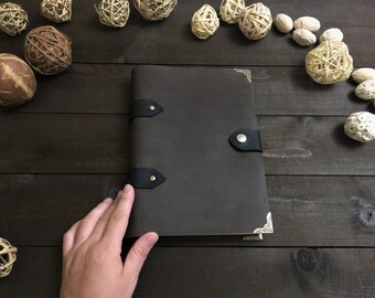 Leder Vintage Journal mit Metallecken, genähtes Leder Journal, handmade, Leder Tagebuch, Notizbuch im Mittelalter Stil, individuelles Journal.