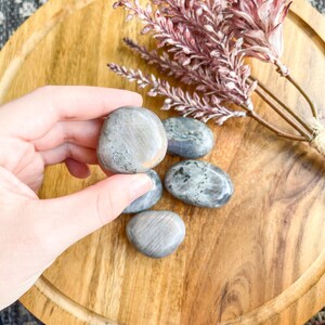 Labradorite Palm Stone, Crystal Healing, Blue Flash, High Blue Flash, Crystal Palm Stone, Labradorite Worry Stone, Magical Stone