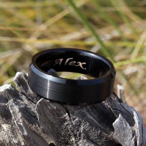 Personalized Black Tungsten Wedding Band: Engraved Men&#39;s Ring