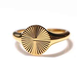 Women's Gold Signet Ring Women Sun Signet Ring Gold Sunbeam Ring for Women Star Signet Ring Personalized Initial Ring Vintage Signet Ring