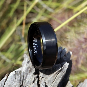 Mens Black Wedding Band, Personalized Ring for Men, Engraved Ring, Unique Wedding Band, Anniversary Gift for Husband, Men&#39;s Engagement Ring