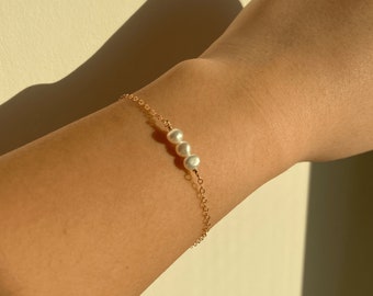 Pearl Bracelet / Gold Filled Bracelet / Pearl Bracelet / Pearl Jewelry / Gold Chain / Gold Jewelry / Jewellery / Gift / Stacking Bracelets