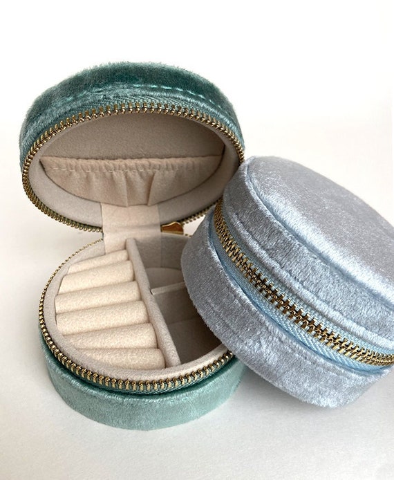 VELVET JEWELLERY BOX ROUND LIGHT BLUE VELVET JEWELLERY BOX ROUND LIGHT BLUE