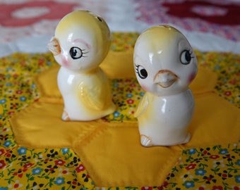 Vintage Old Yellow Birds On A Perch Salt And Pepper Shakers