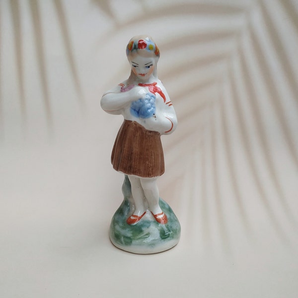 Porcelaine d'URSS, statuette du milieu du siècle, porcelaine soviétique, figurine en porcelaine, figurine vintage, figurine en céramique d'une fille