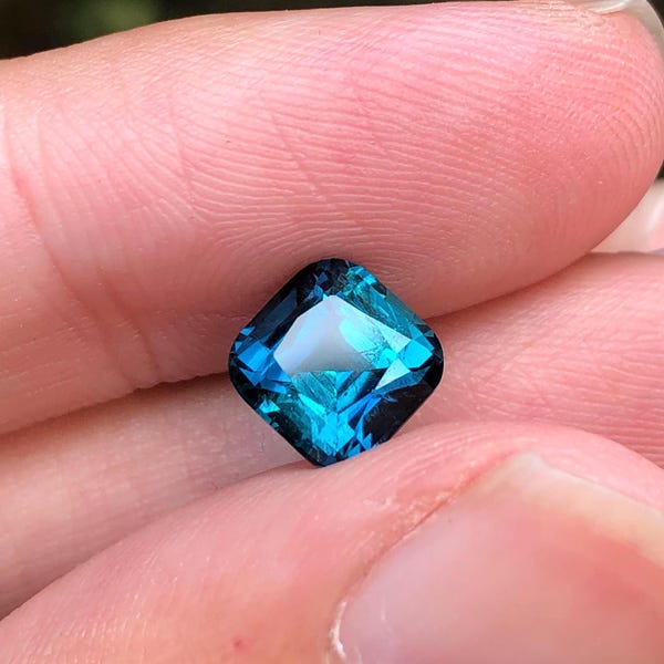 Turmalina azul tinta