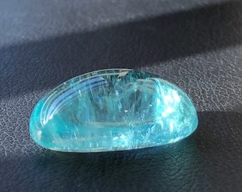 Besondere Farbe Paraiba Turmalin Cabochon