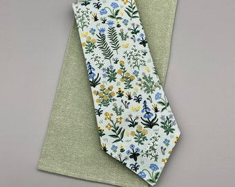 Men's Necktie - Wispy Wildflowers on Mint