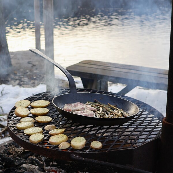 Forged Carbon Steel Skillet / Pan for All Purpose Use