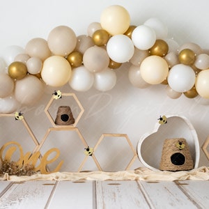 Bee Backdrop, honeycomb backdrop,  printable Backdrop, bee Background, cake smash backdrop, happy bee-day, bee theme, boho