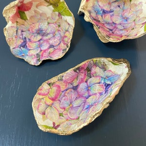Handmade Decoupage Oyster Shell Ring Dish with Hydrangeas - Jewelry Dish, Hostess Gift, Coastal Gift, Ring dish, Bridesmaid Gift, Wedding