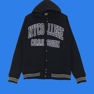 Felpa con cappuccio vintage del New York College Commission, con bottoni, ricamo Spellout, taglia XL.