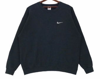 Sudadera Nike vintage con logo pequeño Swoosh, cuello redondo, estilo urbano, talla grande.