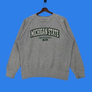 Vintage 90s Michigan State Spartans Football Team Sweatshirt Spellout Embroidery Michigan State University Medium Size Vintage Sweatshirt.