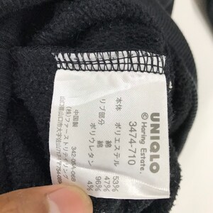 Puede incluir: Etiqueta blanca con texto negro en una sudadera negra. La etiqueta dice "UNIQLO", "Haring Estate", "3474-710", "Cuerpo: Poli&eacute;ster 53%, Algod&oacute;n 47%", "Rib: Algod&oacute;n 96%, Poliuretano 4%", "Hecho en China", "342-05A-06B", "(株)ファーストリテイリング", "Yamaguchi Prefecture, Yamaguchi City, Sayama 717-1 〒754-089".