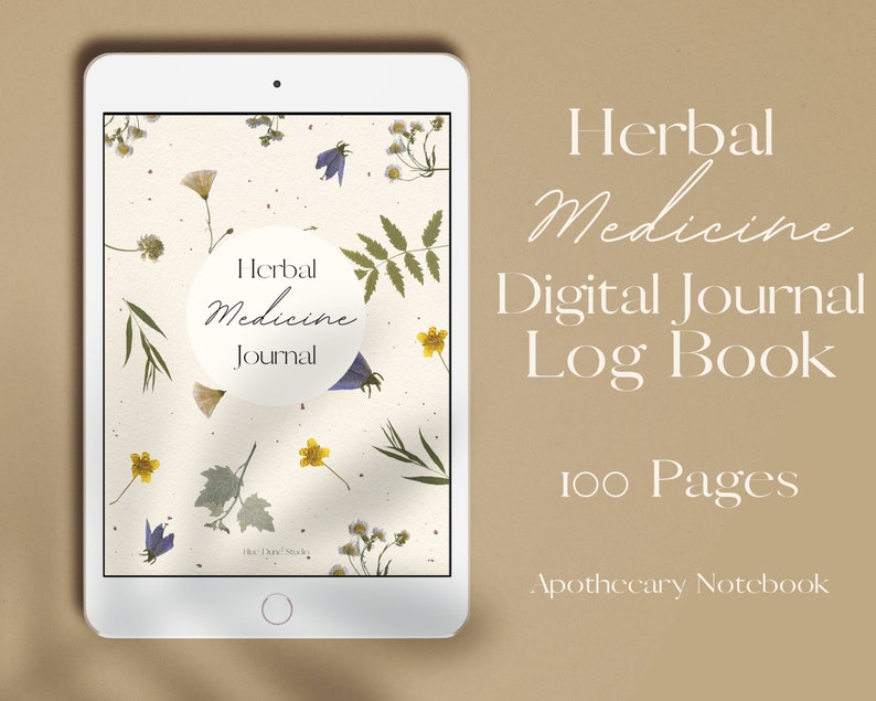 Pode incluir: Um di&aacute;rio digital exibido num tablet branco. A capa do di&aacute;rio apresenta um fundo creme com flores prensadas e o texto "Herbal Medicine Journal". O texto adicional diz "Herbal Medicine Digital Journal Log Book" e "100 Pages."