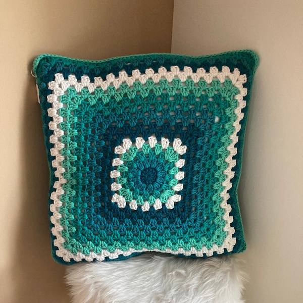 Granny Square Kissen gehäkelt mit Innenkissen, Dekokissen