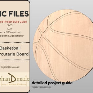 Puede incluir: Una tabla de charcutería de baloncesto de madera clara con líneas grabadas. La imagen incluye una guía detallada de construcción del proyecto con archivos CNC, incluidos los formatos SVG y DXF. También es visible el texto "Basketball Charcuterie Board".