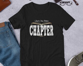 Just One More Chapter T-shirt: uniseks T-shirt Book Lover