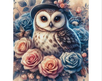 Peut inclure: Illustration d'un hibou portant un chapeau fleuri, entouré de roses et de papillons. Le hibou a de grands yeux expressifs et se détache sur un fond pastel. La palette de couleurs comprend des tons de rose, de bleu et de brun.
