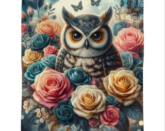 Peut inclure: Une couverture décorative avec une illustration détaillée d'un hibou entouré de roses colorées. Le hibou a de grands yeux expressifs et des motifs de plumes complexes. Les roses sont dans des tons de rose, de bleu et de jaune, sur un fond sombre et rêveur.