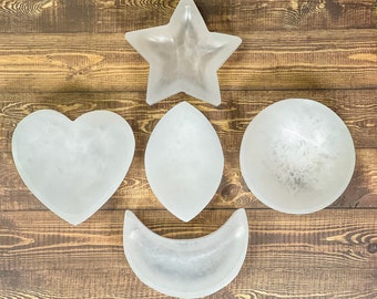 Selenite Charging Bowl, Selenite Heart Bowl, Charging Selenite Bowl, Selenite Charging Dish, White Selenite Heart Shaped Dish Bowl,
