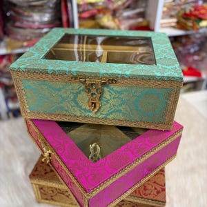 Caja Churra /Kalira- Caja hecha a mano Brocade- Caja Trousseau- Caja Churra Kalire- Chura nupcial- Brazaletes Chuda nupcial- Caja de almacenamiento de brazaletes