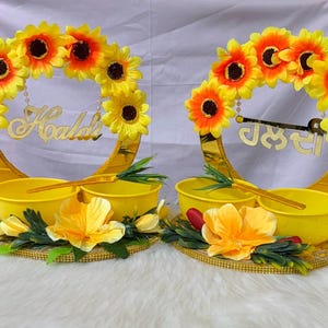 Accesorios de boda: Ceremonia maya/haldi/maiyan/vatna para la novia y el novio: tablero de madera decorativo y 2 cuencos.