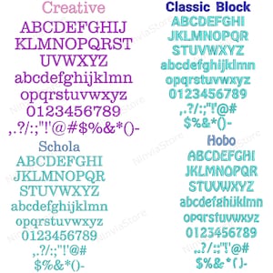 K&ouml;nnte beinhalten: Ein digitales Bild, das vier verschiedene Schriftstile zeigt: Creative, Classic Block, Schola und Hobo. Jeder Schriftstil enth&auml;lt Gro&szlig;- und Kleinbuchstaben, Zahlen und Satzzeichen. Die Schriften werden in einem t&uuml;rkisfarbenen und violetten Farbschema angezeigt.