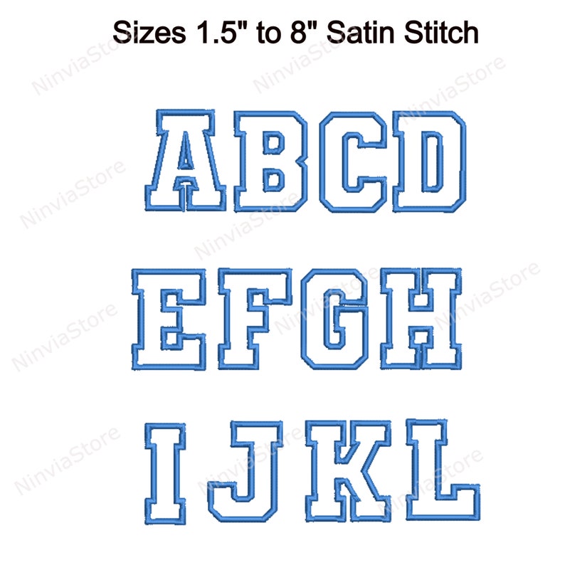 K&ouml;nnte beinhalten: Ein Satz Gro&szlig;buchstaben von A bis L in einer blauen Satinstich-Schriftart. Die Buchstaben sind wei&szlig; umrandet und in Gr&ouml;&szlig;en von 1,5 Zoll bis 8 Zoll erh&auml;ltlich.